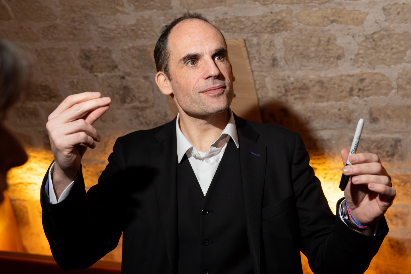 Benoît, mentalist in Paris, performing mental magic